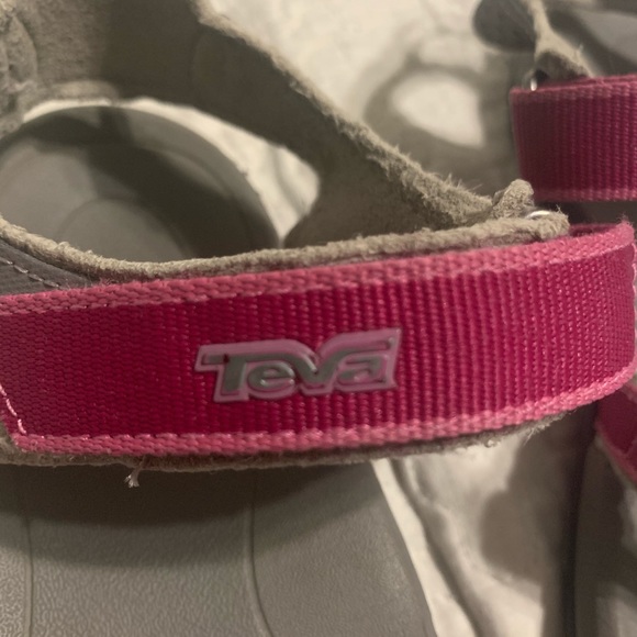 🌺Teva Verra fuchsia sport sandals 8 - Picture 5 of 15